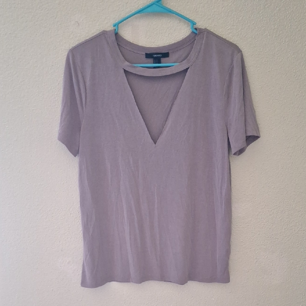 Forever 21 Lavender Short Sleeve V‑Neck Tee